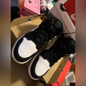 New just weared once don’t need them anymore